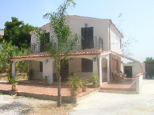 Villa da 113.34mq su due elevazioni con veranda